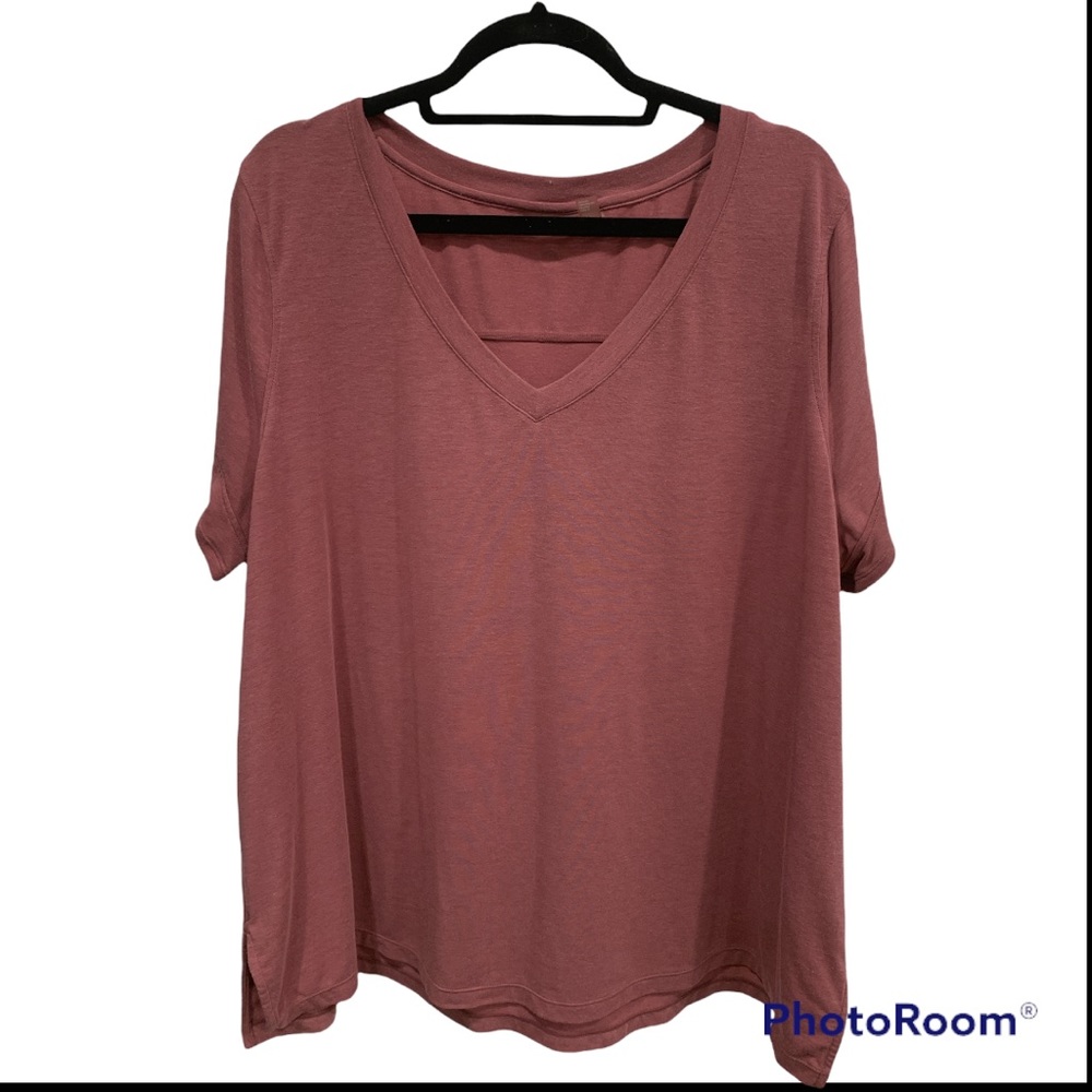 Super soft and stretchy Zella v-neck performance tee brick 2X